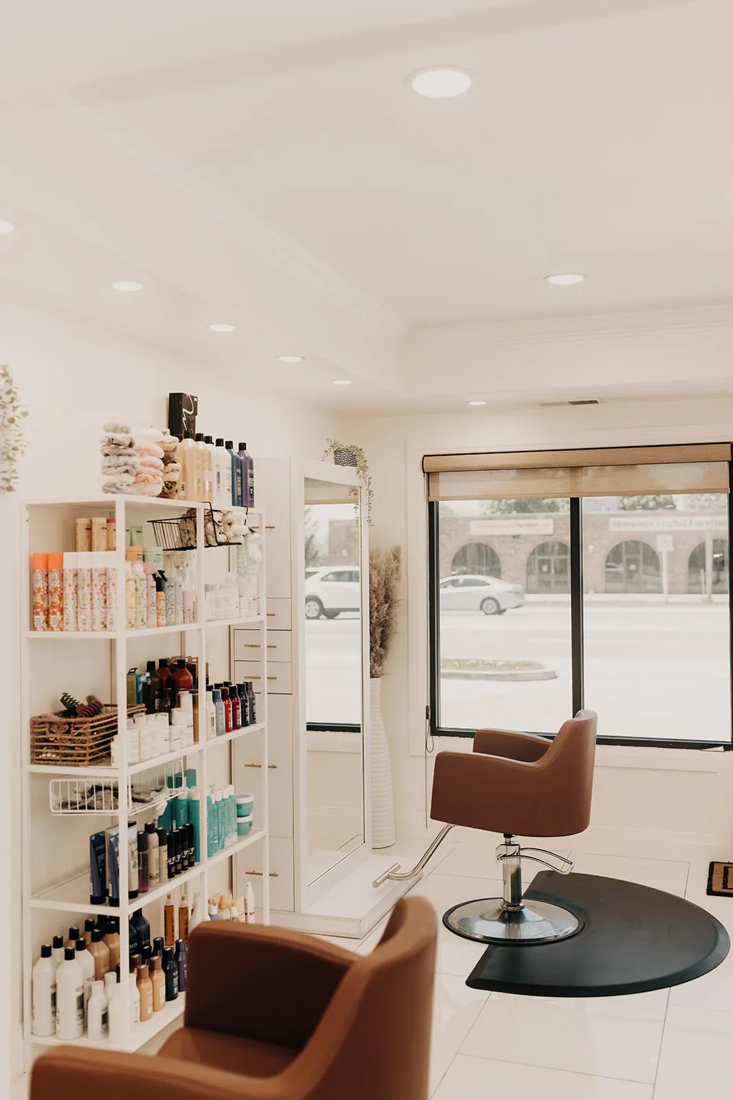 Salon interior at The Blonding Room — photo 7 of 10